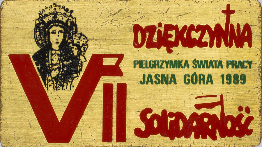 Zdjęcie 040. Przypinka o treści: VII DZIĘKCZYNNA PIELGRZYMKA ŚWIATA PRACY, JASNA GÓRA 1989 SOLIDARNOŚĆ.