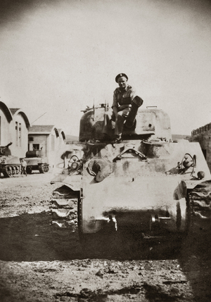 Zdjęcie 013. Kapral Michał Bar na czołgu M4 Sherman w Civitanova Marche we Włoszech, ok. 1945 r.