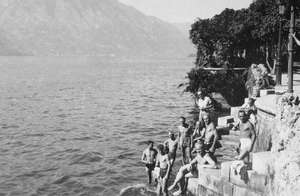 Zdjęcie 037. Kapral Michał Bar z kolegami nad Jeziorem Como, ok. 1945 r.