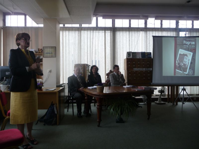 Dr Dobrosława Platt – Dyrektor Biblioteki Polskiej w Londynie, Krzysztof Tochman – IPN Rzeszów, Ewa Leniart – Dyrektor OIPN Rzeszów, dr Krzysztof Kaczmarski – Naczelnik OBEP IPN Rzeszów