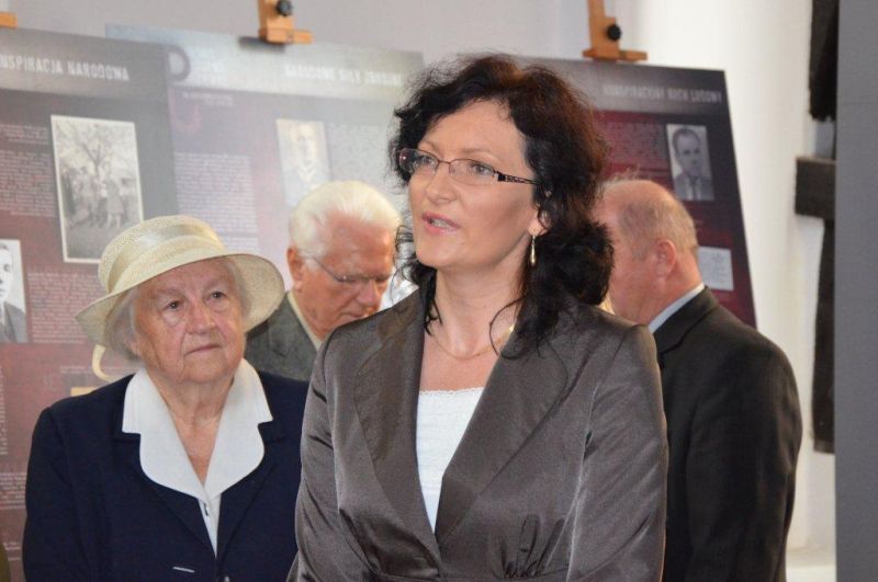 Ewa Leniart – Dyrektor IPN Oddział w Rzeszowie otwiera wystawę