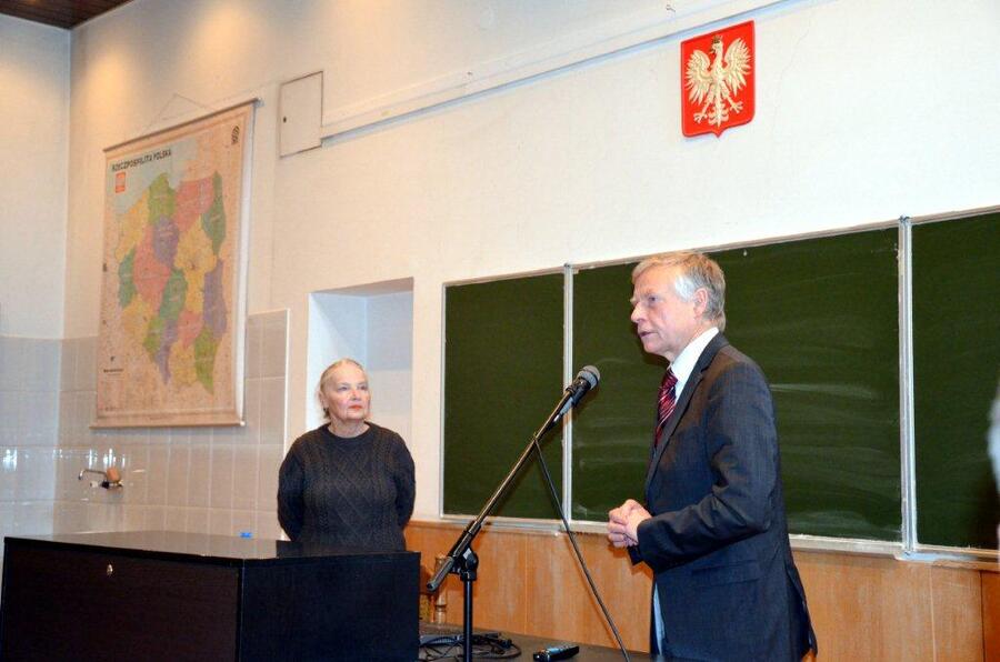 Rektor Uniwersytetu Rzeszowskiego prof. dr hab. Aleksander Bobko wita  prof. dr hab. Jadwigę Staniszkis