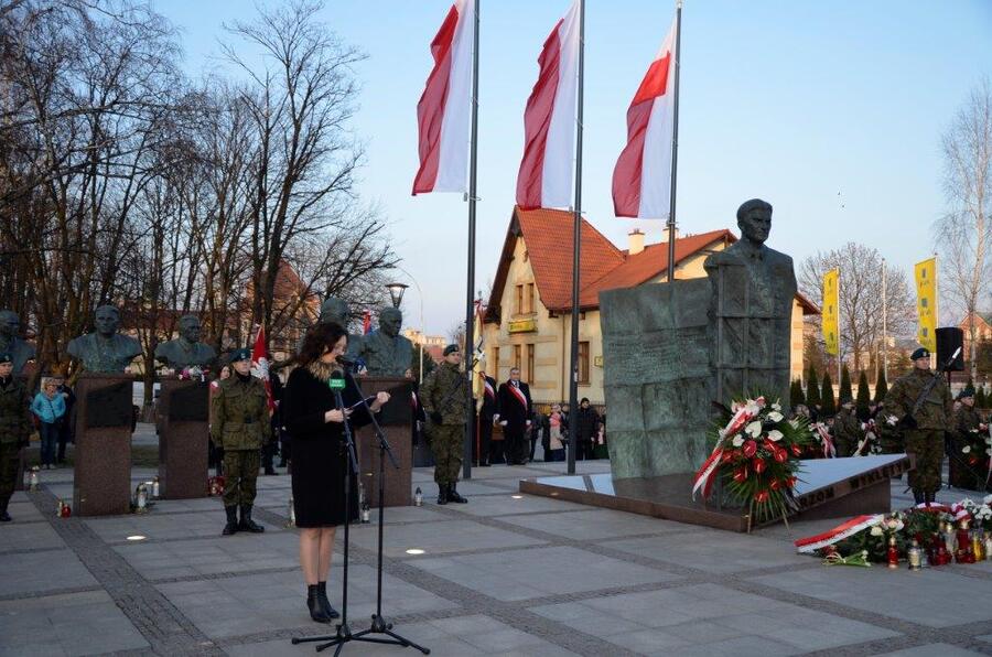 Uroczystości pod pomnikiem płk. Łukasza Cieplińskiego i członków IV Zarządu WIN