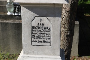 Akcja IPN - Zapal Znicz Bohaterom przeprowadzona na cmentarzu Pobitno w Rzeszowie.