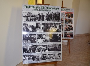 Wizyta przedstawicieli IPN Oddział w Rzeszowie w tuszowskiej kaplicy na cmentarzu parafialnym