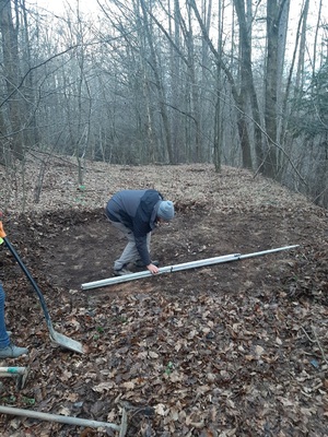Prace archeologiczno-ekshumacyjne w miejscowości Dąbrówka Starzeńska na Podkarpaciu