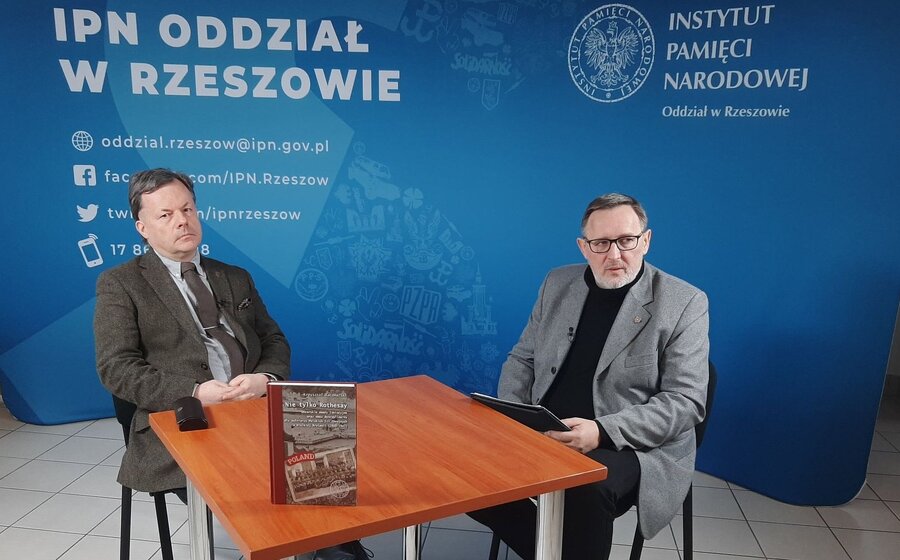 Dr hab. Krzysztof Kaczmarski - naczelnik OBBH IPN w Rzeszowie i dr Jędrzej Lipski - autor programu