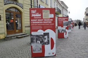 Breifing prezentujący wystawę „Tu rodziła się »Solidarność«” w Jarosławiu
