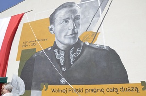 Uroczyste odsłonięcie muralu poświęconego mjr. Józefowi Batoremu w Weryni