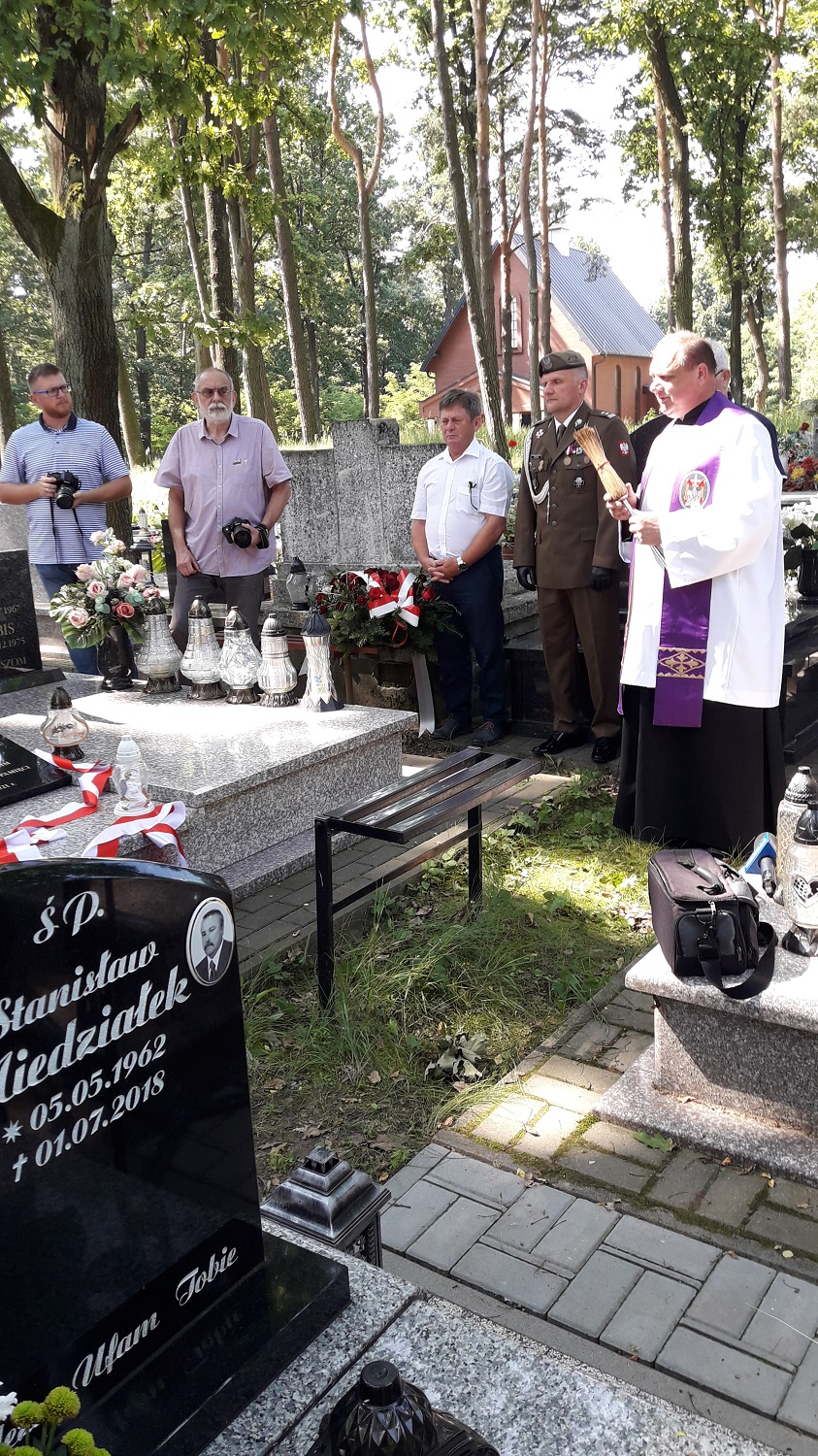 Odsłonięcie tablicy nagrobnej poświęconej chor. Karolowi Bisowi ps. „Wysoki”