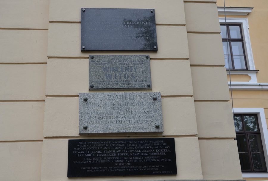 Bracia Kamilianie z Madagaskaru z wizytą w rzeszowskim IPN