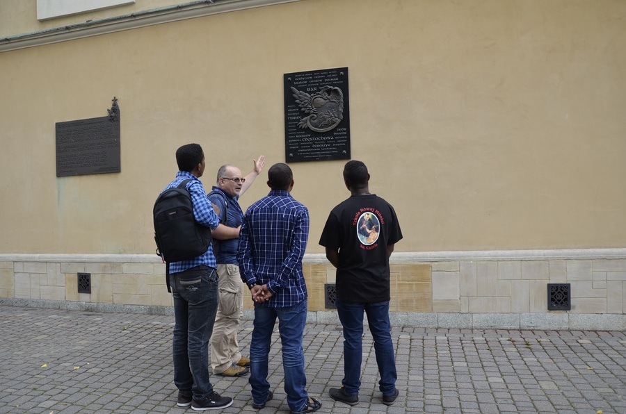 Bracia Kamilianie z Madagaskaru z wizytą w rzeszowskim IPN