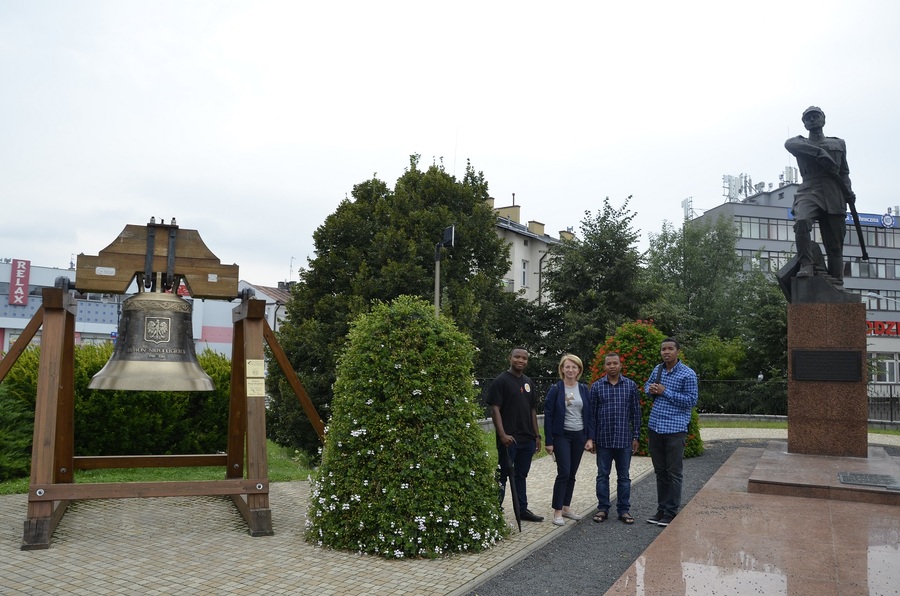 Bracia Kamilianie z Madagaskaru z wizytą w rzeszowskim IPN