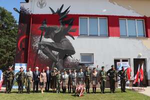 Uroczystości odsłonięcia muralu inspirowanego rzeźbą Andrzeja Pityńskiego w Ulanowie