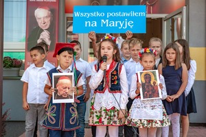 Uroczystości w szkole w Maliniu z okazji beatyfikacji patrona kard. Stefana Wyszyńskiego