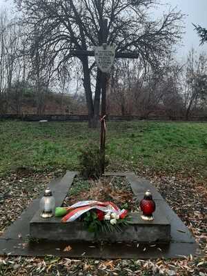 Przedstawiciele IPN oddali hołd polskim żołnierzom poległym w obronie Lwowa w 1939 r. – 9 listopada 2021. Cmentarz we Lwowie-Zboiskach. Fot. IPN