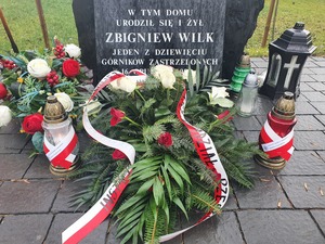 Tablica upamiętniająca śp. Zbigniewa Wilka - Dzierdziówka, 16 grudnia 2021. Fot. Krzysztof Zając IPN O/Rzeszów