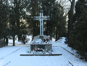 Symboliczny Grób Katyński na przemyskim Cmentarzu Wojskowym. – Przemyśl, 2 grudnia 2021Fot. Radosław Sołek IPN O/Rzeszów