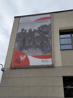 Banery na budynku IPN w Rzeszowie wpisują się w obchody 80. rocznicy przekształcenia ZWZ w AK. Fot. K. Gajda-Bator IPN O/Rzeszów.