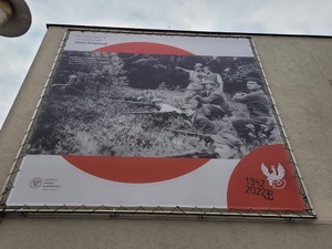 Banery na budynku IPN w Rzeszowie wpisują się w obchody 80. rocznicy przekształcenia ZWZ w AK. Fot. K. Gajda-Bator IPN O/Rzeszów.