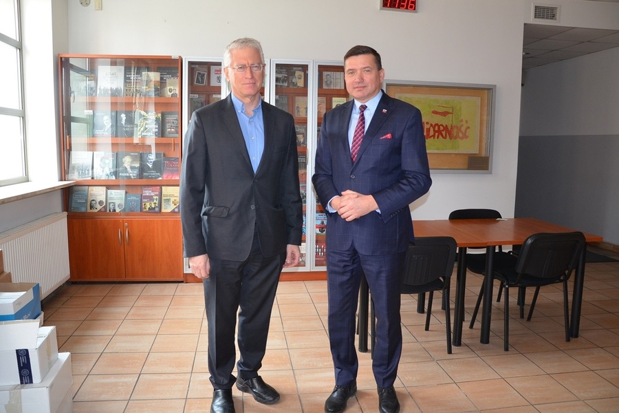 Zastępca Doradcy ds. Relacji Wojsk Amerykańskich w Polsce Christopher O'Connor i dr Dariusz Iwaneczko, dyrektor IPN Oddział w Rzeszowie. Fot. K. Gajda-Bator IPN O/Rzeszów
