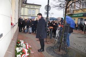 Odsłonięcie tablicy poświęconej ofiarom niemieckiej „Akcji Reinhardt” – Mielec, 9 marca 2022. Fot. K. Gajda-Bator IPN O/Rzeszów