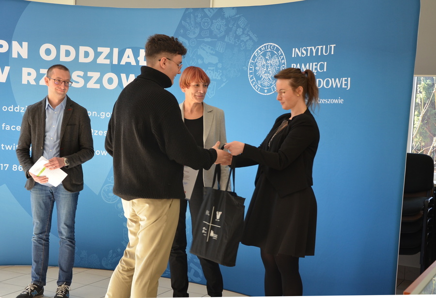 Regionalny półfinał VIII Ogólnopolskiego Konkursu Recytatorskiego „W kręgu poezji i prozy lagrowej więźniarek obozu KL Ravensbrück” – Rzeszów, 18 marca 2022. Fot. K. Gajda-Bator (IPN Rzeszów)