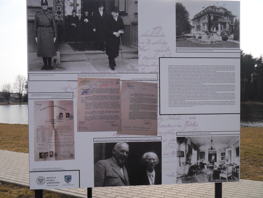 Wystawa  plenerowa „Aleksander Ładoś” w parku  w Głogowie Małopolskim. Fot. Robert Borkowski.