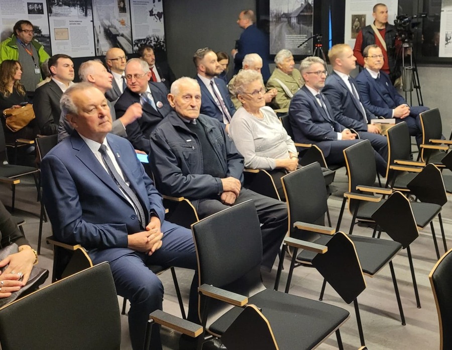 Uczestnicy obchodów Narodowego Dnia Pamięci Polaków ratujących Żydów pod okupacją niemiecką w Markowej. Fot. Stanisław Stopyra IPN O/Rzeszów