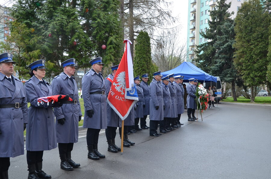 W hołdzie poległym policjantom - uroczystości przed KWP w Rzeszowie, 11 kwietnia 2022, Fot. K. Gajda-Bator IPN O/Rzeszów