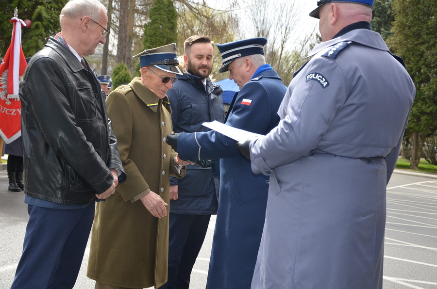 W hołdzie poległym policjantom - uroczystości przed KWP w Rzeszowie, 11 kwietnia 2022, Fot. K. Gajda-Bator IPN O/Rzeszów