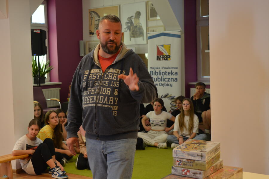 Miś Wojtek – przyjaciel i bohater, zajęcia edukacyjne dla dzieci i młodzieży – Dębica, 16 maja 2022. Fot. Monika Rojek-Kałek