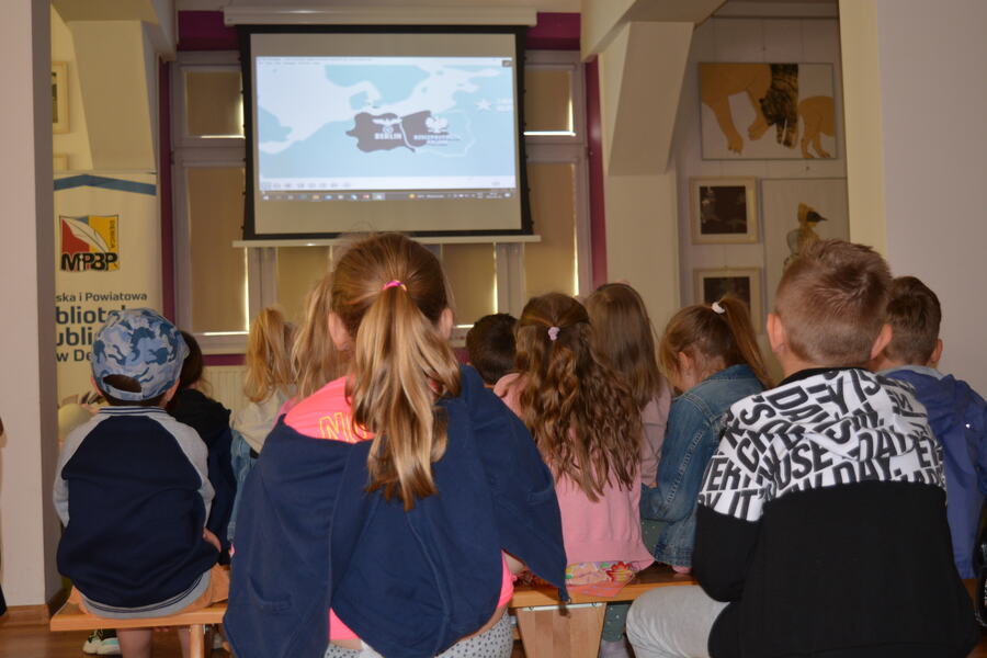 Miś Wojtek – przyjaciel i bohater, zajęcia edukacyjne dla dzieci i młodzieży – Dębica, 16 maja 2022. Fot. Monika Rojek-Kałek