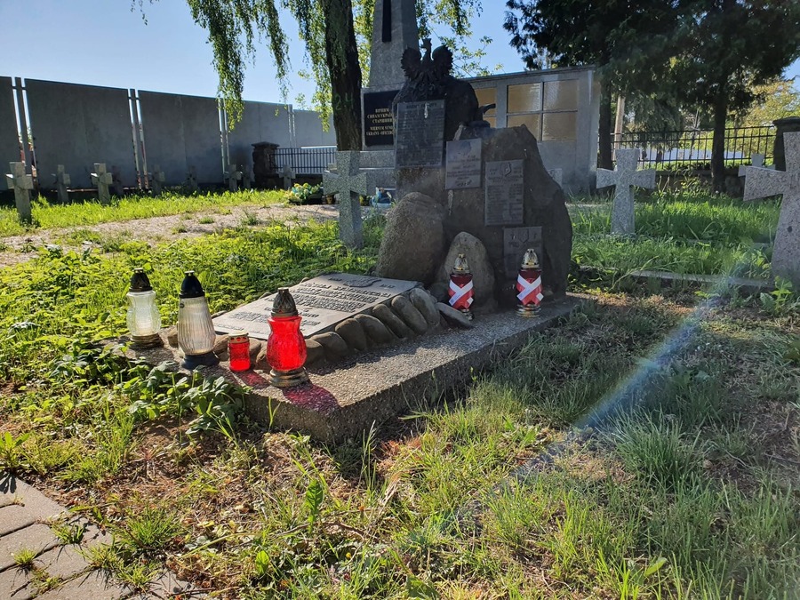 Pomnik poświęcony bohaterom i ofiarom II wojny  światowej w Łańcucie.