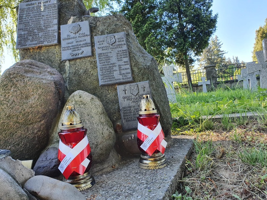 Pomnik poświęcony bohaterom i ofiarom II wojny  światowej w Łańcucie.