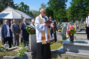 Modlitwa na grobie rodzinnym Jana Kantego Dzianotta – Lubla, 3 czerwca 2022. Fot. Katarzyna Gajda-Bator IPN O/Rzeszów