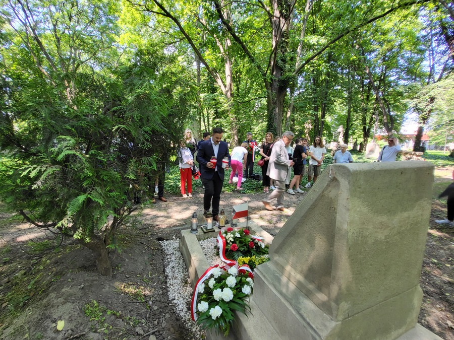 Odsłonięcie wyremontowanej mogiły Henryka Stroki – Stary Cmentarz w Rzeszowie – 9 czerwca 2022. Fot. Maria Rejman IPN O/Rzeszów