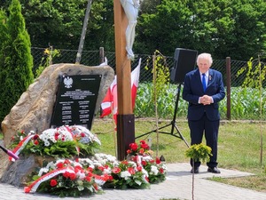 Izydor Miara podczas  uroczystości odsłonięcia obelisku upamiętniający więźniów obozów koncentracyjnych z Wacławic i Trójczyc, 14 czerwca 2022. Fot. Maria Rejman IPN O/Rzeszów