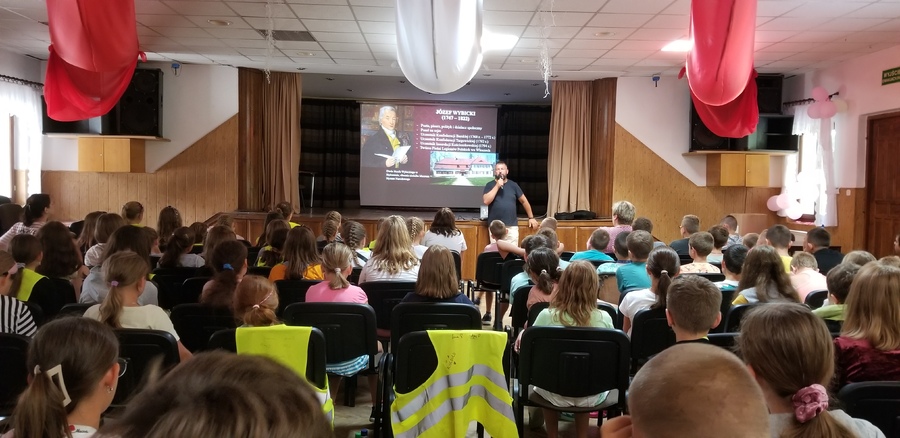 „Z pieśnią przez wieki – historia polskiego hymnu w związku z 200 rocznicą śmierci Józefa Wybickiego” na obozie w Myczkowcach, 23 sierpnia 2022. Fot. Zenon Fajger (IPN)