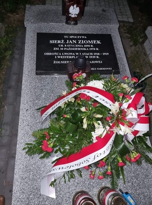 Mogiła Jana Ziomka na cmentarzu w Niebylcu.