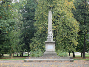 Pomnik „Wdzięczności Armii Czerwonej” w Głubczycach został wzniesiony w 1945 roku w parku miejskim. Fot. Radio Opole