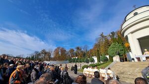 Spacer historyczny po Cmentarzu Orląt Lwowskich – Lwów, 1 listopada 2022. Fot. Jacek Magdoń IPN O/Rzeszów