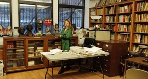 Kustosz Barbara Szczepańska podczas pracy w Fundacji Kościuszkowskiej w Nowym Jorku.