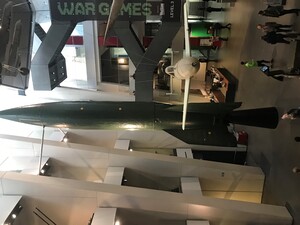 Rakieta V-2 w holu Imperial War Museum. Fot. Mirosław Surdej IPN