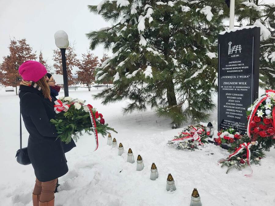Cmentarz Zaleszany pomnik upamiętniający ofiary stanu wojennego zamordowane w Kopalni „Wujek” 16 grudnia 1981 r. Fot. Stanisław Stopyra IPN Rzeszów