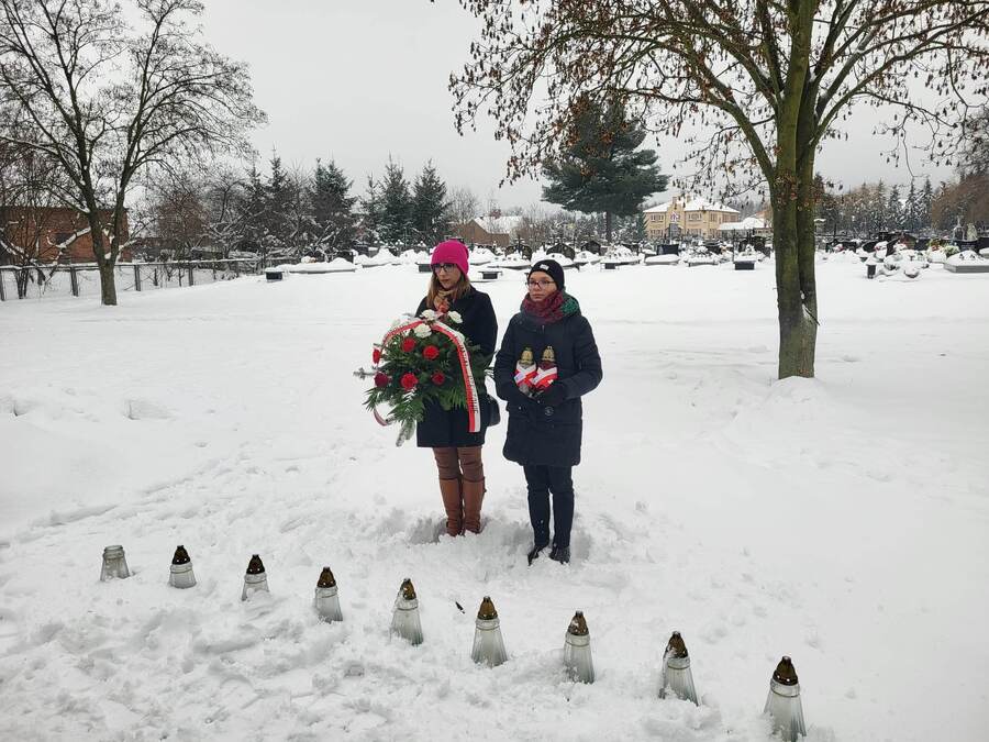 Cmentarz Zaleszany pomnik upamiętniający ofiary stanu wojennego zamordowane w Kopalni „Wujek” 16 grudnia 1981 r. Fot. Stanisław Stopyra IPN Rzeszów