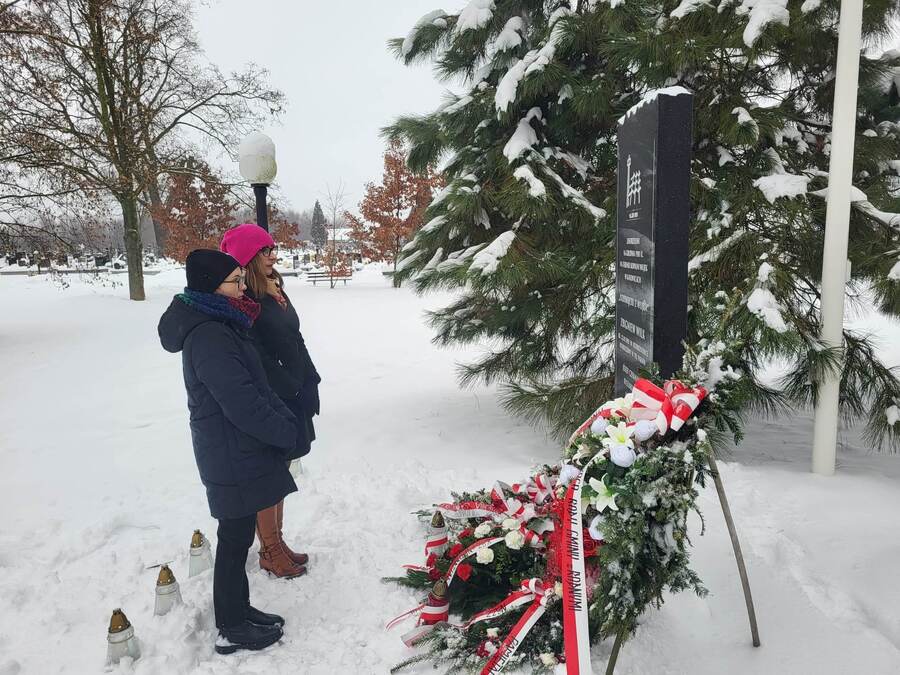 Cmentarz Zaleszany pomnik upamiętniający ofiary stanu wojennego zamordowane w Kopalni „Wujek” 16 grudnia 1981 r. Fot. Stanisław Stopyra IPN Rzeszów