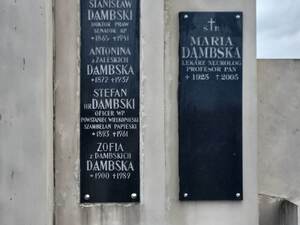 Maria Rejman zapaliła znicze na grobie hrabiego Stefana Dąmbskiego - Powstańca Wielkopolskiego – Cmentarz w Rudnej Wielkiej, 27 grudnia 2022