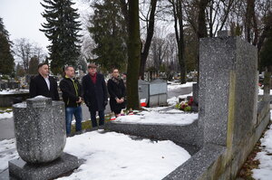 Delegacja IPN w Rzeszowie zapaliła znicze na grobie śp. Floriana Węglowskiego na cmentarzu Pobitno w Rzeszowie, 24 stycznia 2023. Fot. Katarzyna Gajda-Bator IPN.
