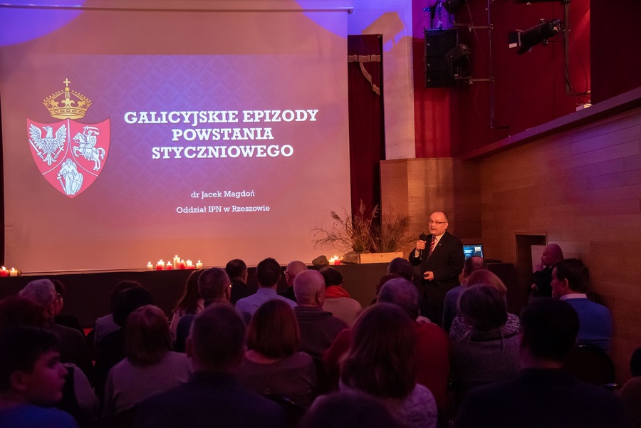 Powstańcza wieczornica w Kolbuszowej – 12 lutego 2023. Fot. Mateusz Starzec (MDK Kolbuszowa)